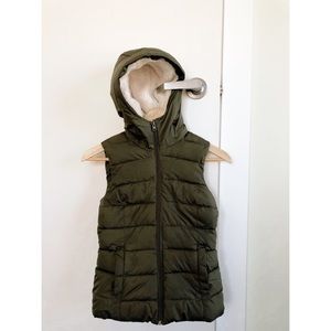 Hollister women’s XXS olive green puffer vest